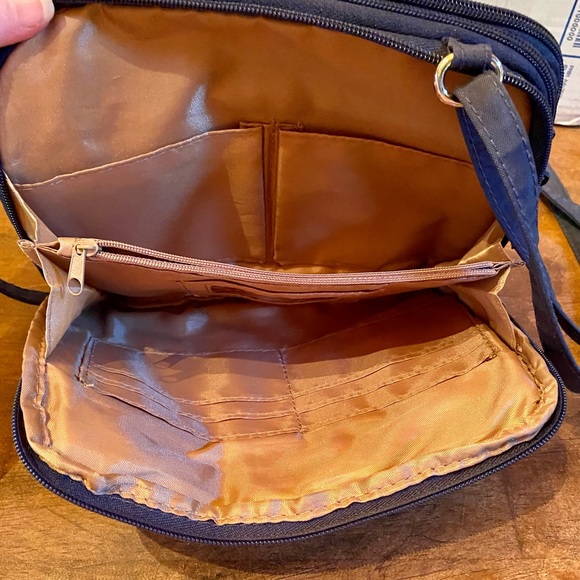 💥Multi Sac Crossbody💥 NWOT - Picture 11 of 16